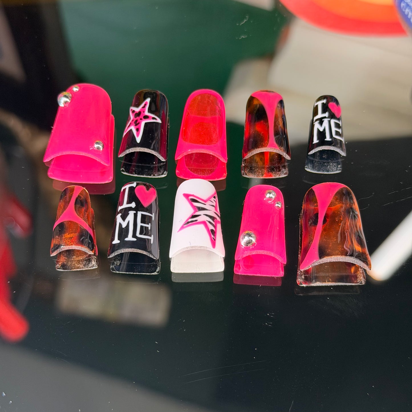 Rockstar 🖤🩷🤍 – Luxury Handmade Press-On Nails
