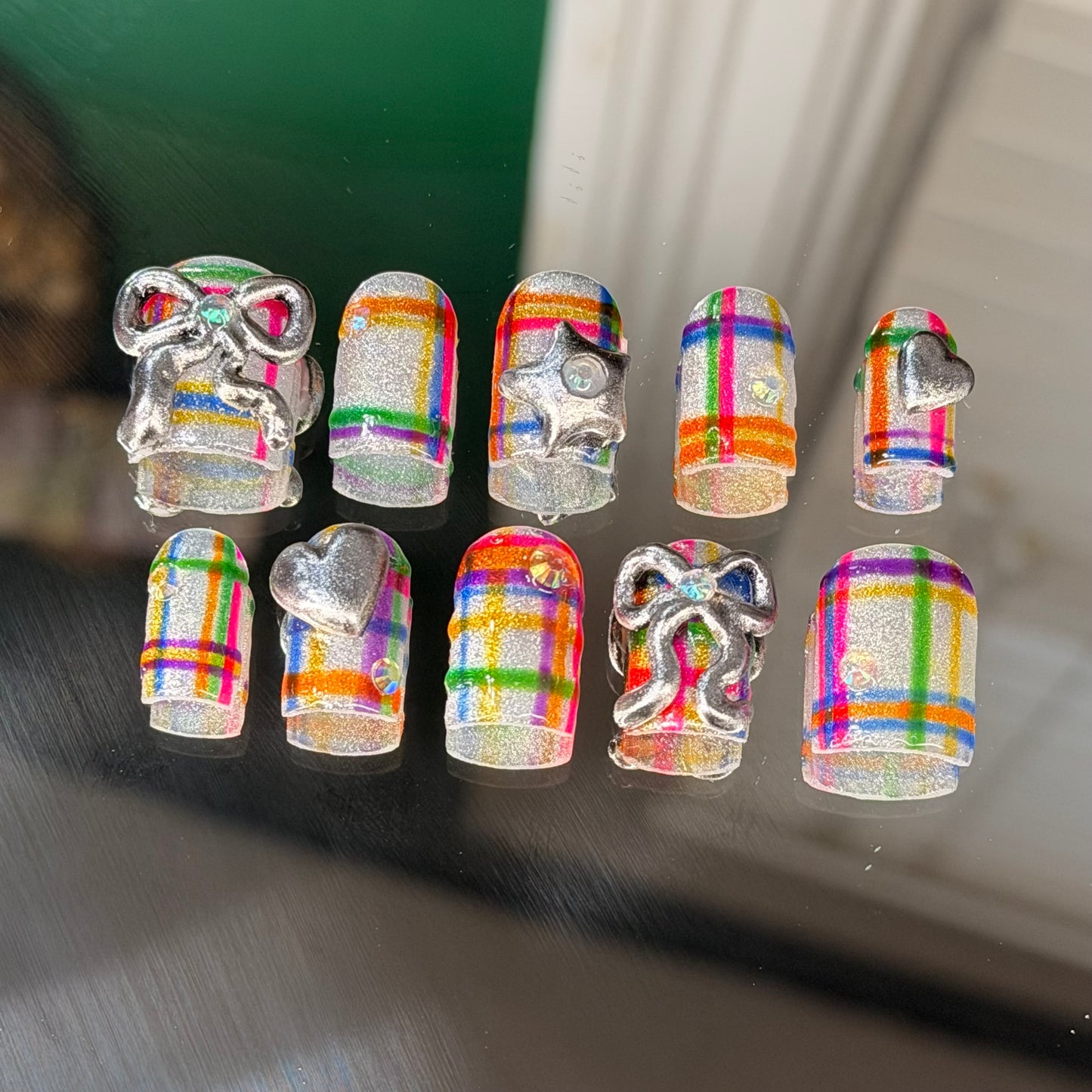 Wrap me up🎁 – Luxury Handmade Press-On Nails